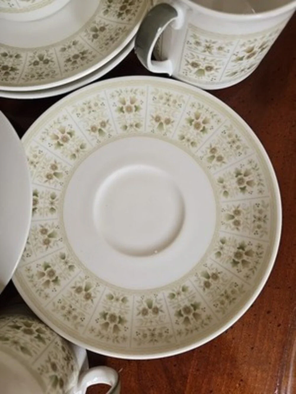 Royal Doulton Green And Ivory Teacup And Saucer Samarra TC1039 - 4 Sets